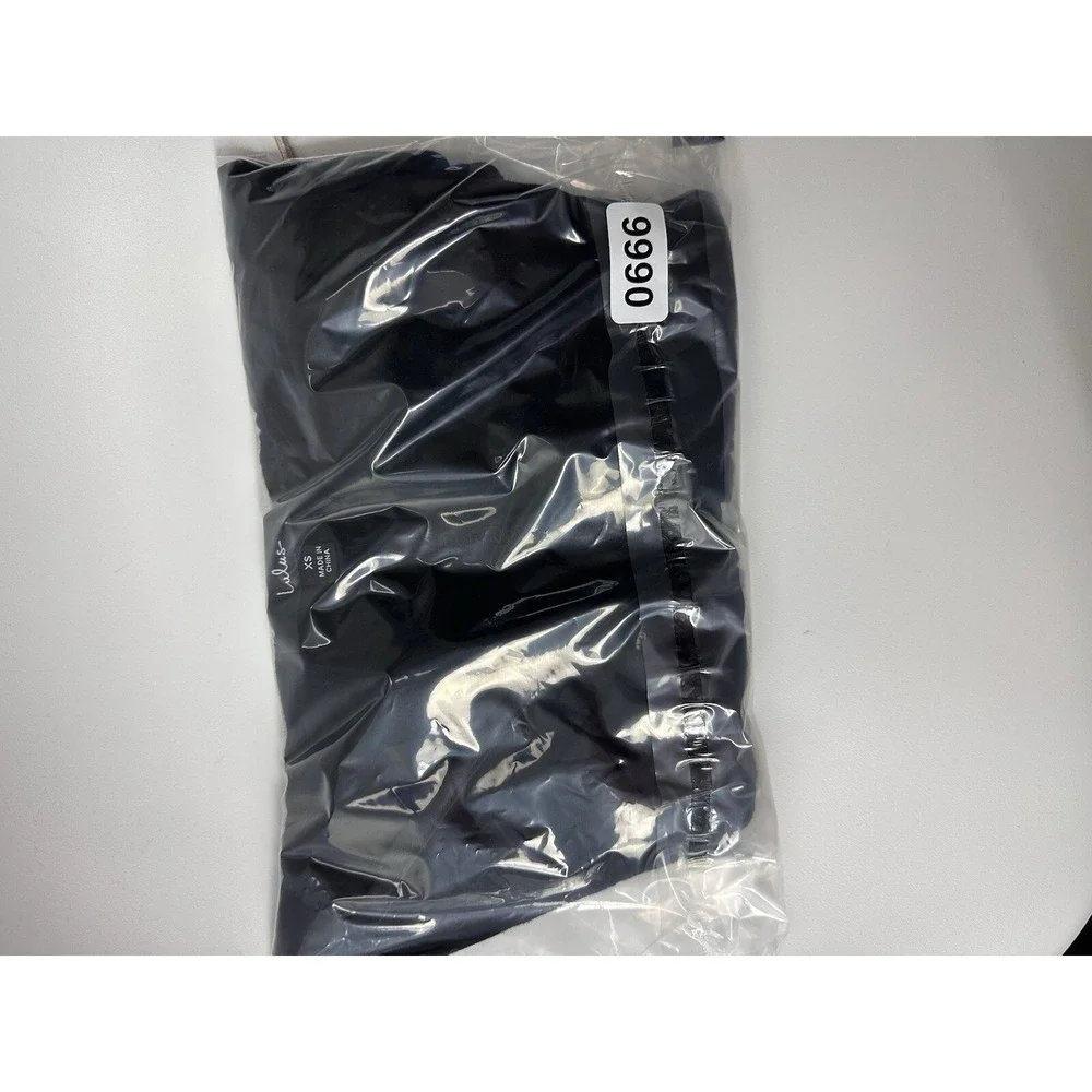 Lulus Womens Top Bodysuit Black Short Sleeve Size XS Satin Lined Edge EUC - Picture 11 of 11